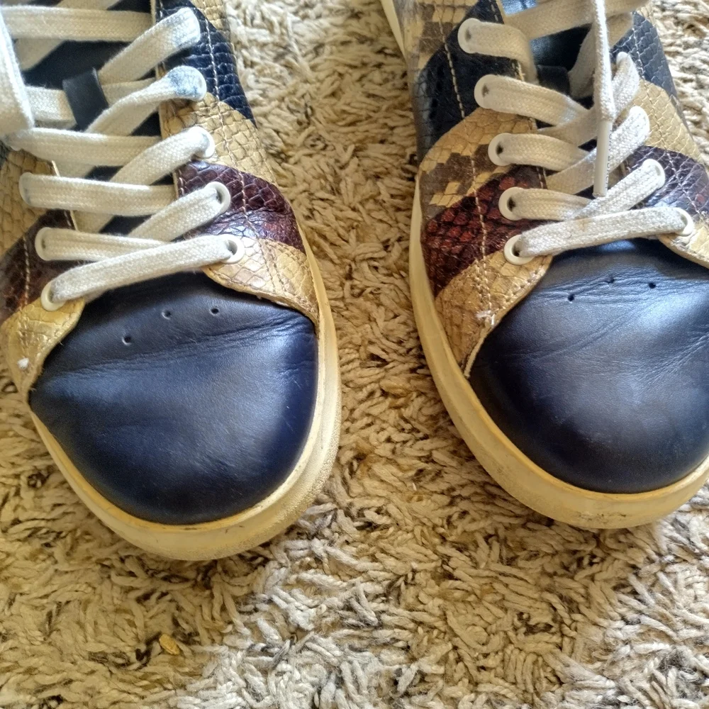 AS IS Tory Burch Howell Court Sneakers Stripped Snake Print Sz 8,5